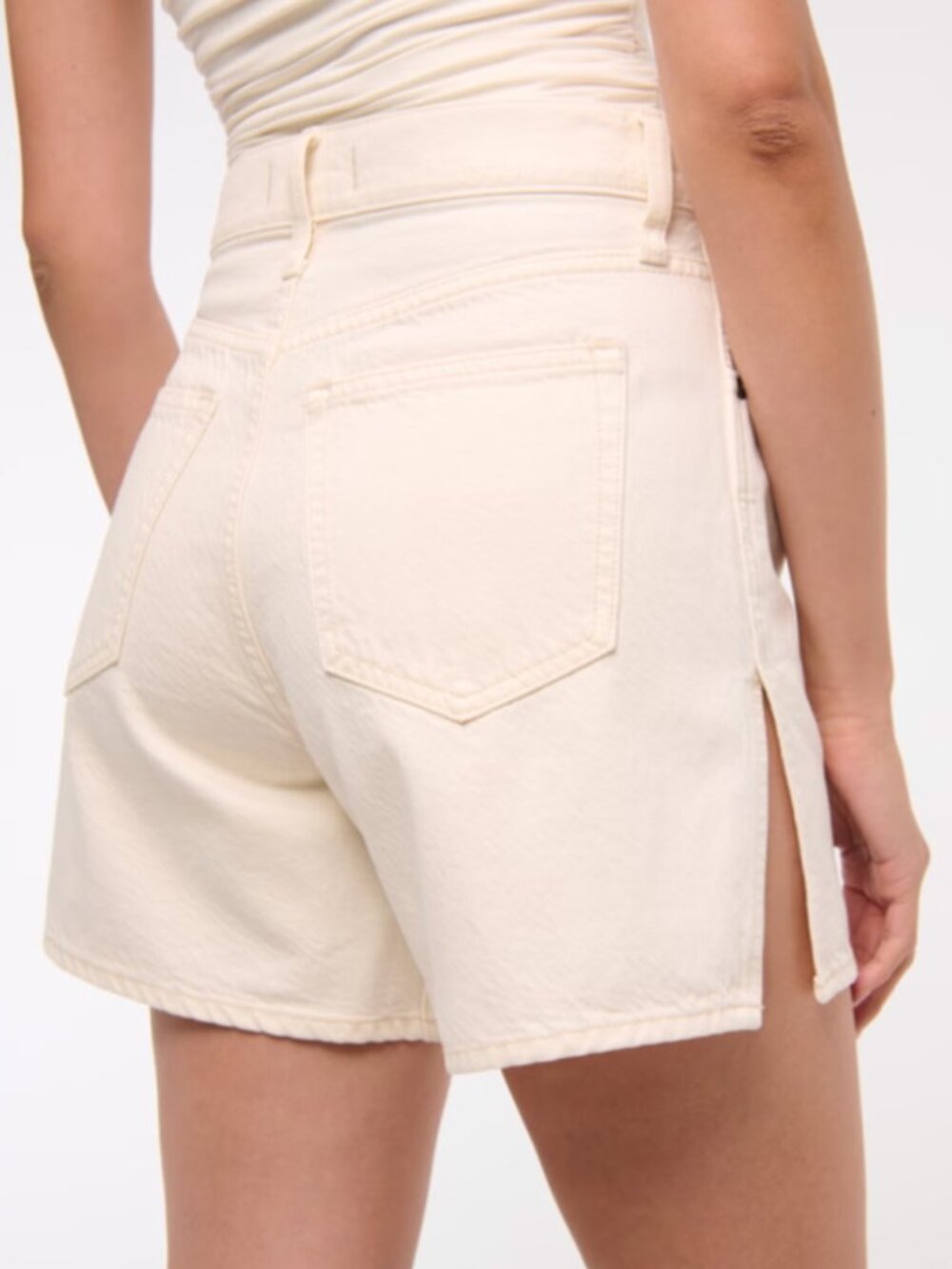 NWT Abercrombie Curve Love High Rise Loose Shorts, Size 31, Cream - Picture 3 of 4
